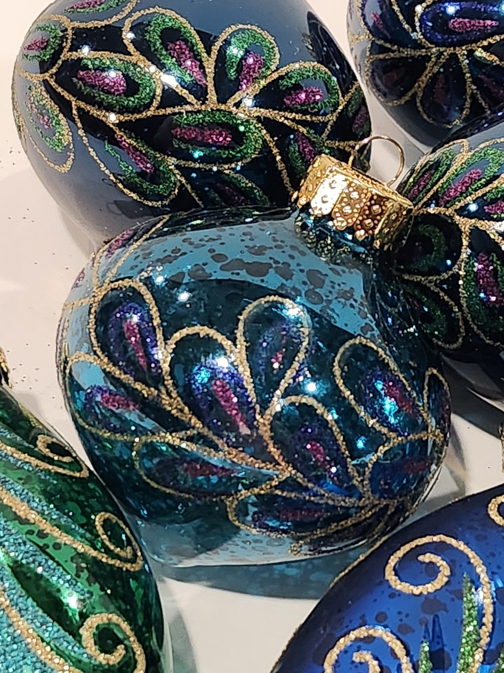 Lot Of 10 Holiday Glass Ornaments Glitter Peacock Feather Style - Picture 3 of 8